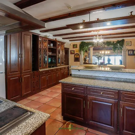 Casa Com Piscina Cinema Discoteca Ginasio Villa